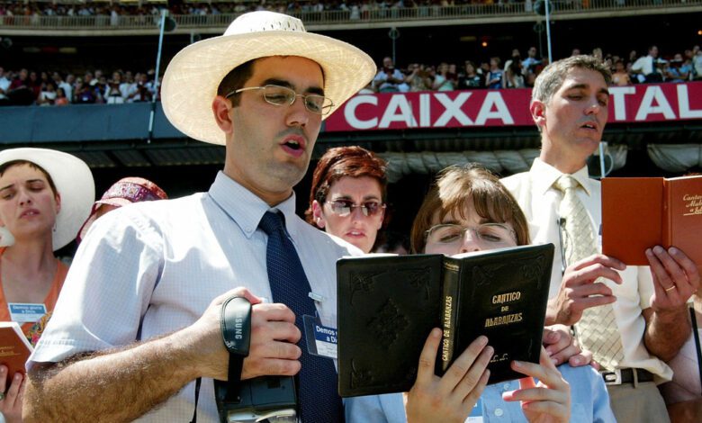 Asamblea internacional de los Testigos de Jehova con fieles de 14 paises en el estadio Camp Nou de Barcelona 2 de agosto de 2003