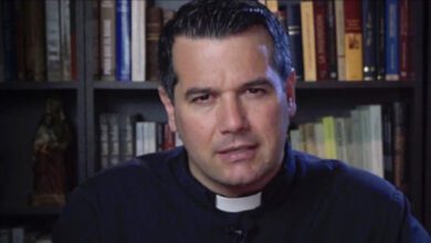 Javier Olivera Ravasi, sacerdote argentino.