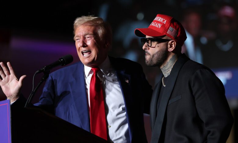 Donald Trump junto al cantante Nicky Jam en un acto de campaña en Las Vegas, Nevada (EE.UU.) el 13 de septiembre de 2024.