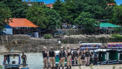 Los efectivos de PNA llegaron ayer a la costa del río Bermejo para el empezaron con el control migratorio y de comercio.
