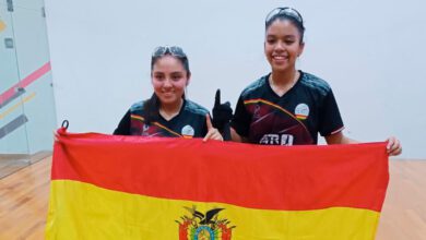 Medallista Valentina Villarroel a la izquierda
