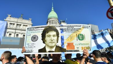 Manifestación frente al Congreso de la Nación el día de investidura del presidente Javier Milei, Buenos Aires, el 10 de diciembre de 2023.