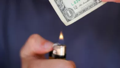 La realidad es que hoy la visión occidental de sus declarados valores atenienses en el resto del mundo está tan desacreditada como su teoría económica
