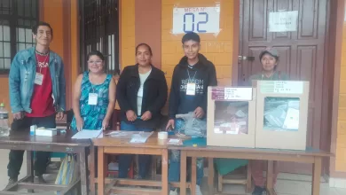 De acuerdo con la normativa vigente, las juradas y jurados electorales son responsables de la organización de la votación, el funcionamiento de las mesas, el escrutinio y el conteo de votos