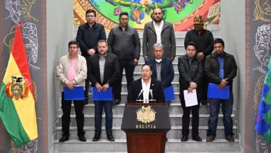 Ellos no son de izquierda, no representan al movimiento popular.
