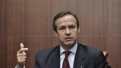 Rúa presentó las pruebas documentales y su credencial de asambleísta, basándose en la normativa legal, y espera que el TSE inhabilitara la candidatura de Tuto Quiroga.
