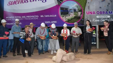 Vecinos y autoridades en el inicio de obras del futuro del Instituto Tecnológico Superior de Villa Montes.