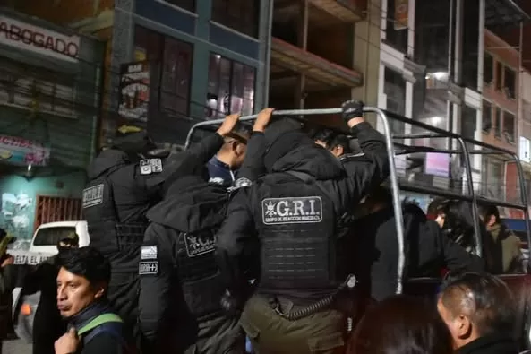 El operativo, que comenzó a las 00h00 del viernes 15 de agosto, forma parte del despliegue coordinado entre la Policía Boliviana