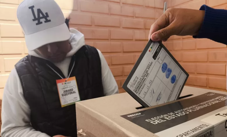 Mesa de votación en Tarija, elecciones generales 2025
