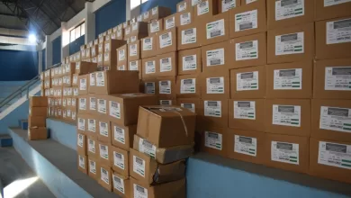El Tribunal Electoral Departamental de Santa Cruz inició la distribución de 9.000 maletas electorales.