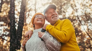 El bienestar óptimo en adultos mayores incluye el contar con apoyo social