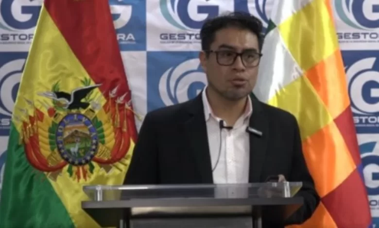 El gerente de la Gestora, Darwin Ugarte, en conferencia de prensa.