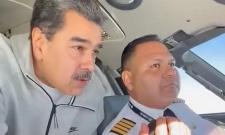 El presidente de Venezuela, Nicolás Maduro, y el piloto presidencial, Bitner Villegas.