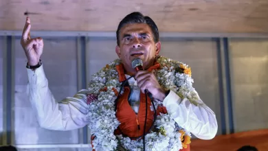 Esto significa volver a privatizar los recursos naturales, matar las leyes fundamentales, congelar el crecimiento de Bolivia