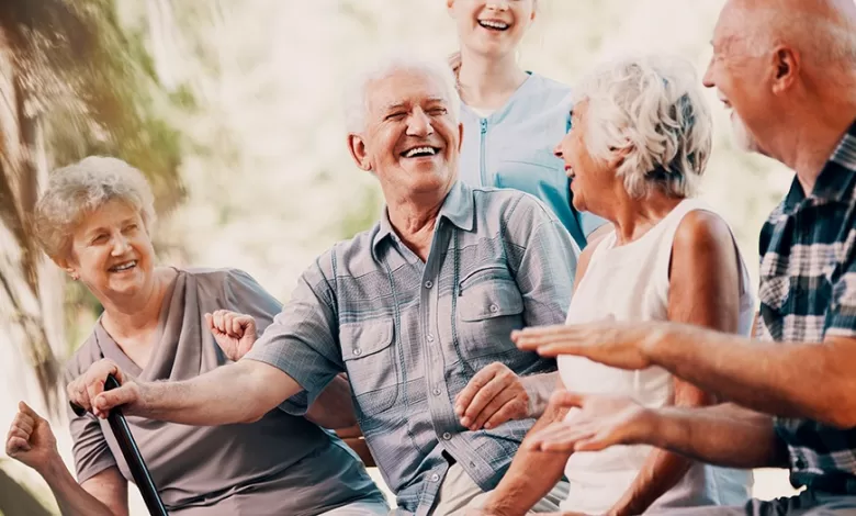 Les asignó tareas de movimiento de clavijas y dibujo de círculos para evaluar la destreza manual entre los participantes.