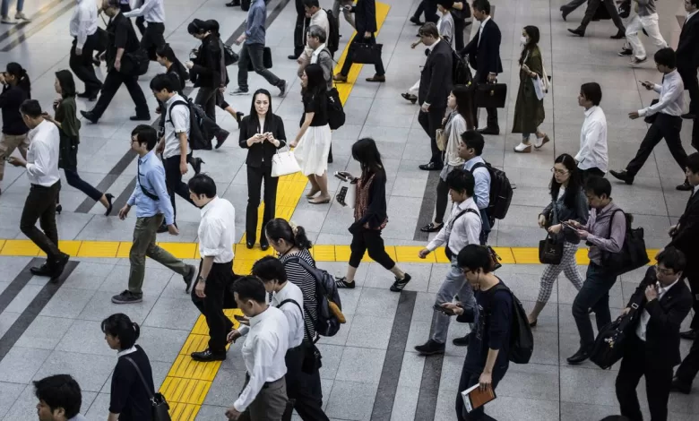 Nos destruimos para generar ganancias.