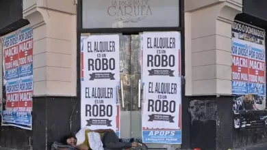 Buenos Aires, Argentina Un hombre sin hogar duerme