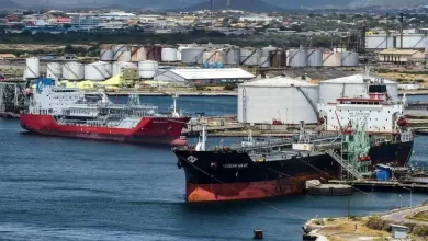 Cargueros de gas y petróleo en la Isla Curaza
