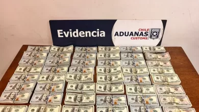Los dólares encontrados ocultos en el bus Aduana Chile