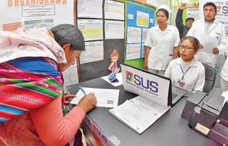 El SUS beneficiaba a toda la población boliviana, en gran medida a las personas que no podian acceder a los servicios de salud privados