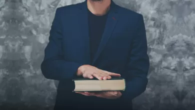 Es de nacionalidad peruana.