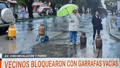 Vecinos bloquearon con garrafas