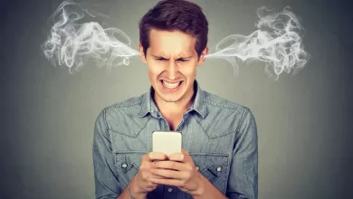 Cada vez es más habitual encontrar personas que, tras la pantalla, tienen comportamientos que hieren y dañan a otras personas.