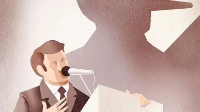 Cambian las máscaras, pero no los personajes.
