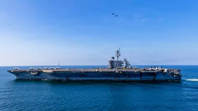 El portaviones de la clase Nimitz USS Abraham Lincoln (CVN 72) navega en apoyo de la Operación Epic Fury el 3 de marzo de 2026 en el mar Mediterráneo
