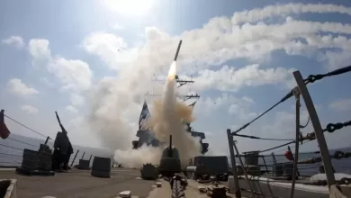 Un misil es lanzado desde un buque de la Armada de EE.UU. el sábado 28 de febrero de 2026, en el marco de la Operación Furia Épica