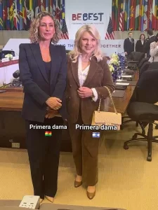Vivi Urquidi junto a Sara Netanyahu, la esposa de un criminal Vivi Urquidi junto a Sara Netanyahu, la esposa de un criminal
