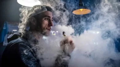 El humo de los vapeadores puede provocar cánceres orales y de pulmón