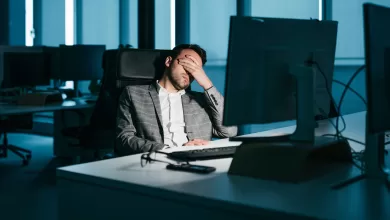 Los adultos en promedio podrían llegar a estar sentados 10 horas al día.