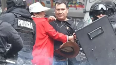 Una violenta represión a maestros enciende un conflicto nacional