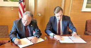 El Ministro de Minería firma memorando entreguista de los minerales críticos (litio, cobalto, níquel y tierras raras) con Estados Unidos con una supuesta cooperación estratégica El Ministro de Minería firma memorando entreguista de los minerales críticos (litio, cobalto, níquel y tierras raras) con Estados Unidos con una supuesta cooperación estratégica