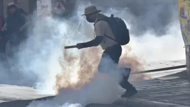 Uno de los movilizados en medio de la gasificación.