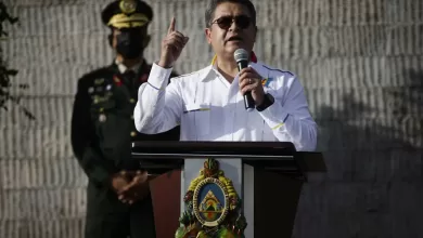 2021, en Tegucigalpa, Honduras, con el entonces presidente Juan Orlando Hernández celebrando el bicentenario de la nación.